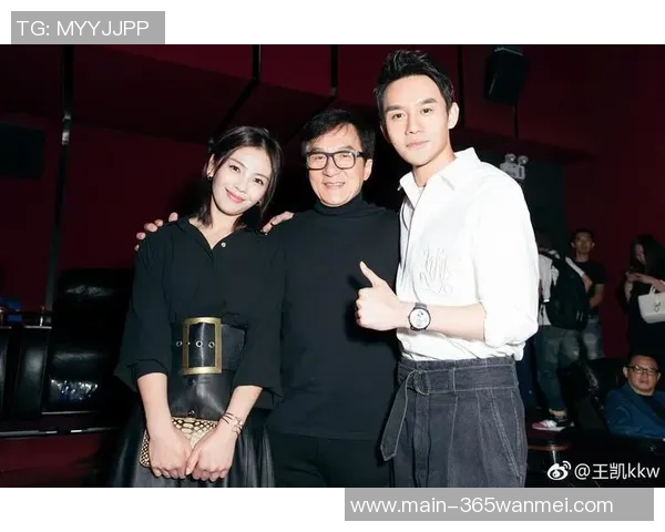 足球宝贝与球迷亲密合影展现青春活力与热情瞬间 足球宝贝与球迷亲密合影展现青春活力与热情瞬间